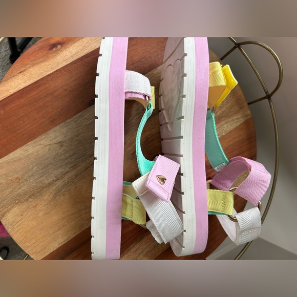 Cute! STONEY CLOVER Pastel Sandals in Size11 Great shoe for dress up or everyday - Picture 4 of 7